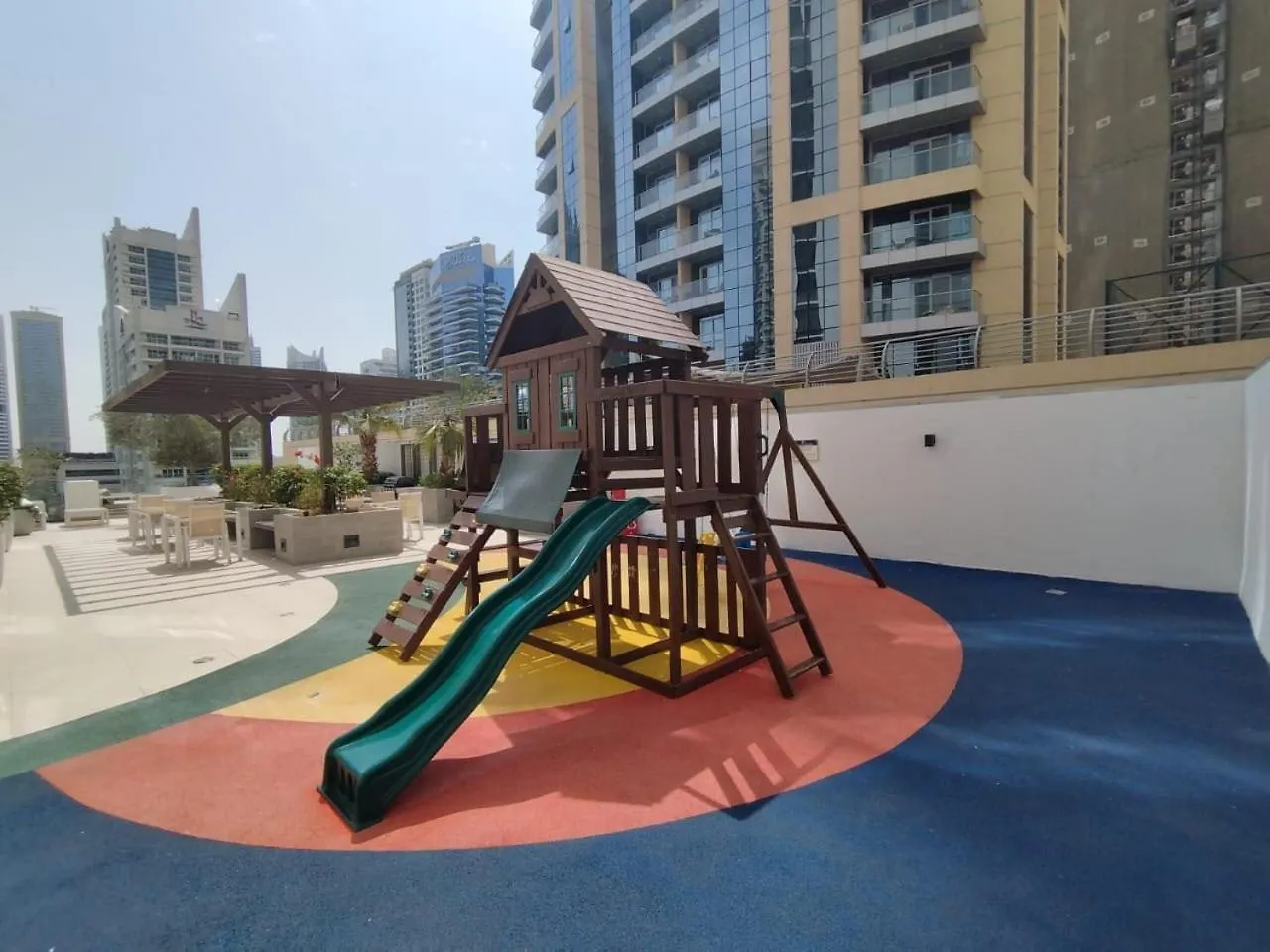 Liv Residences - Airy One Bedroom In Dubai Marina Apartment